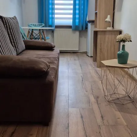 Hostel Tulip - Pokoj 2 Ze Wspolna Lazienka I Kuchnia Szczecin Exterior photo