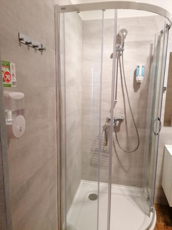 Apartment Tulip - Pokoj 2 Ze Wspolna Lazienka I Kuchnia