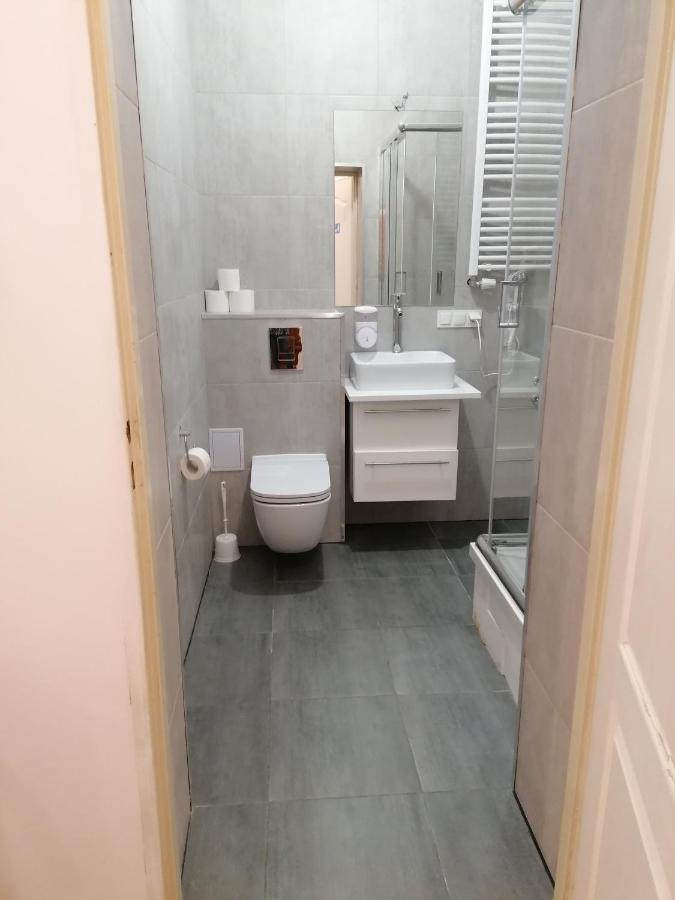 Apartment Tulip - Pokoj 2 Ze Wspolna Lazienka I Kuchnia